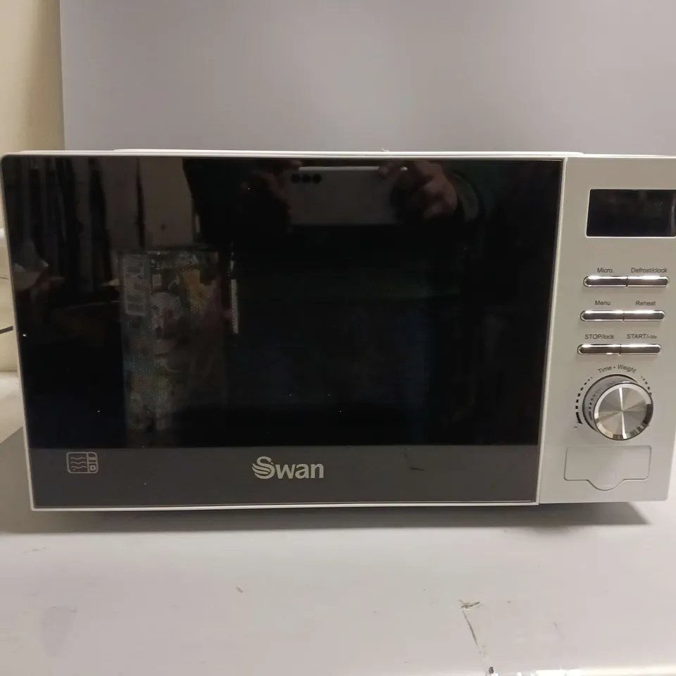 SWAN 20L 700W DIGITAL MICROWAVE - WHITE RRP £64
