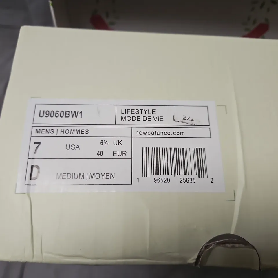 BOXED NEW BALANCE 9060 MEN’S SHOES UK 6.5 (US 7) GREY/WHITE – BOXED