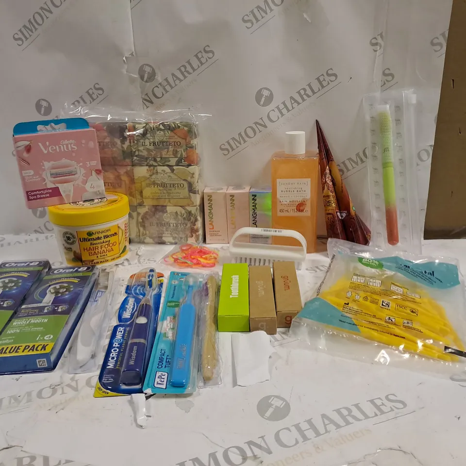 BOX OF 20 ASSORTED ITEMS TO INCLUDE LANGMANNI, GRUUM, ORAL B ETC