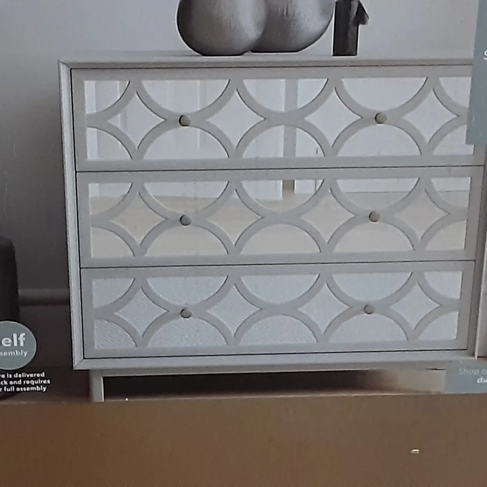 BOXED 3 DRAWER CHEST IN GREY  , H82 X W90 X D40CM 