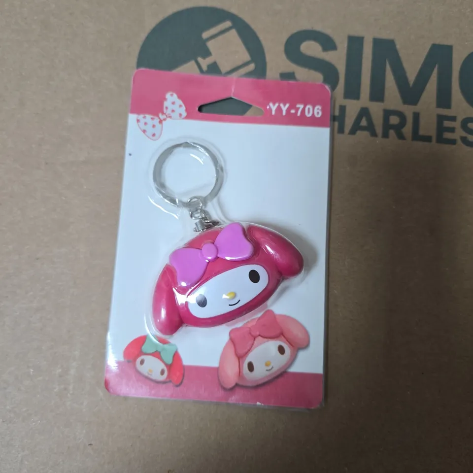 BOX OF APPROXIMATELY 25 ASSORTED TOYS INCLUDING KEYRING , ROLL AROUND OWL AND SOFT TOYS 