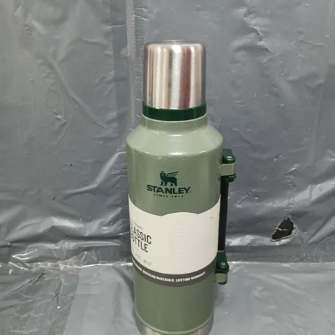 STANLEY CLASSIC BOTTLE 2.3L GREEN