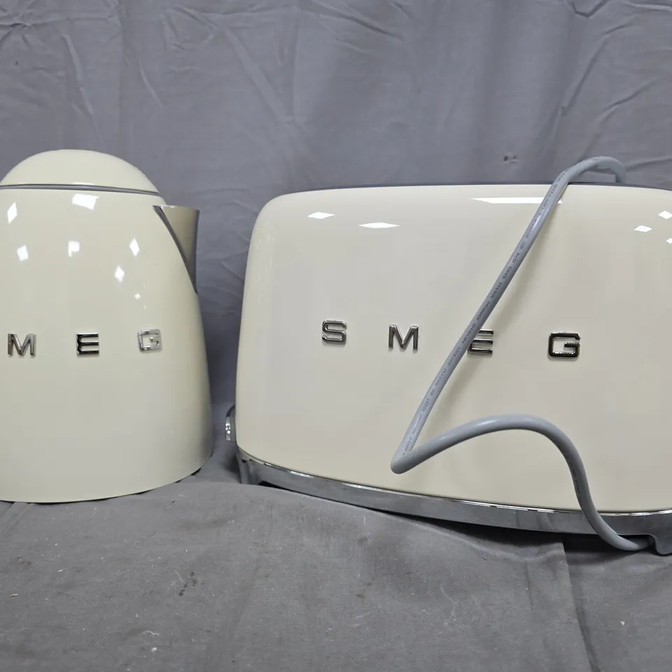 SMEG 50'S STYLE KETTLE AND 2 SLICE TOASTER IN CREAM