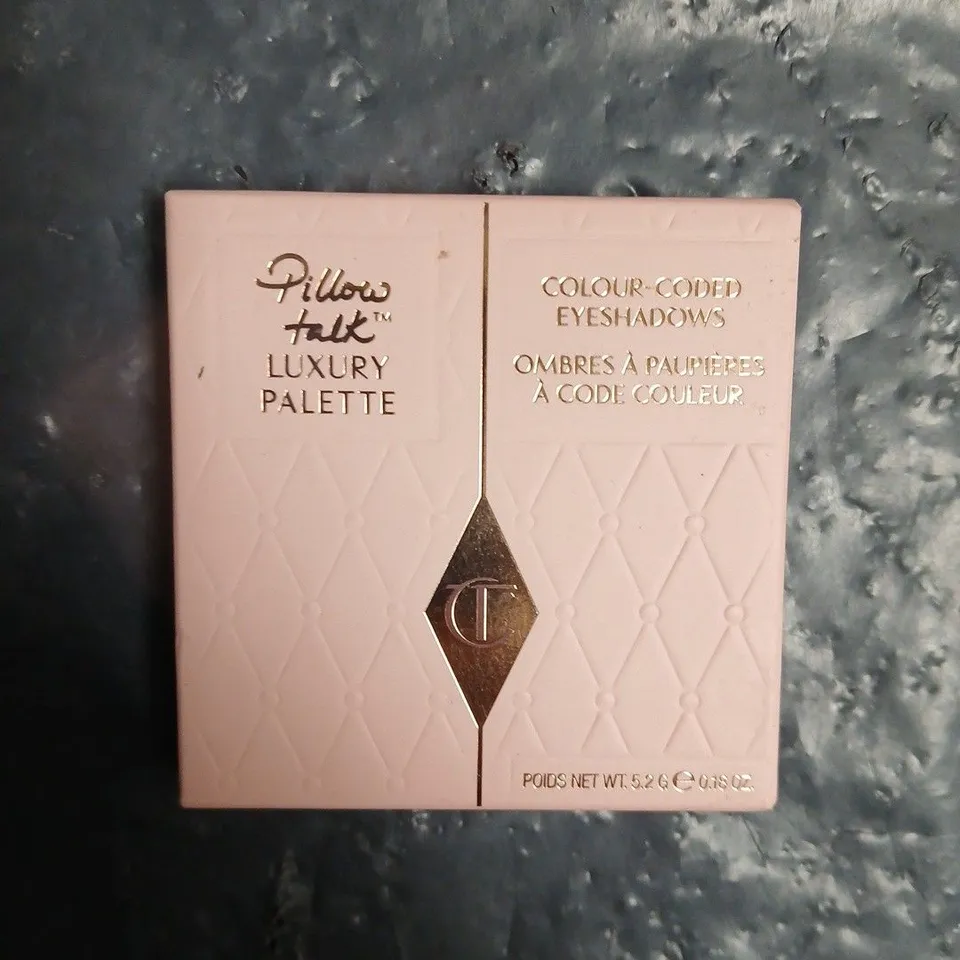 CHARLOTTE TILBURY PILLOW TALK LUXURY PALETTE – COLOUR-CODED EYESHADOWS