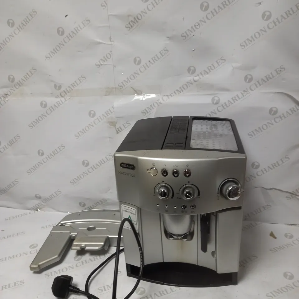 DELONGHI MAGNIFICA COFFEE MACHINE 