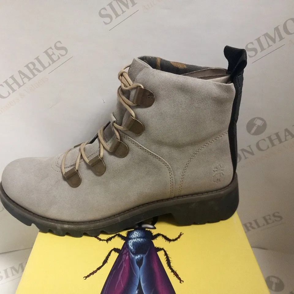 BOXED FLY LONDON SUEDE CONCRETE SIZE 9 