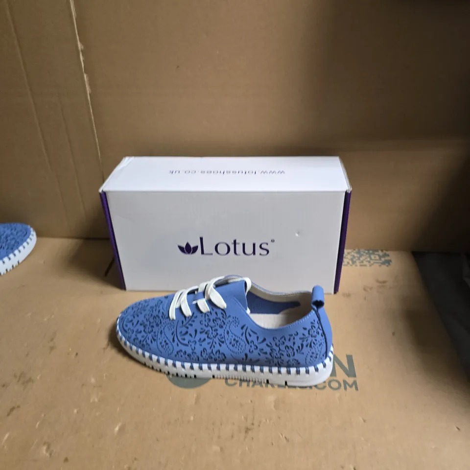 LOTUS WOMEN'S FLORAL-PATTERN TRAINERS – BLUE - SIZE EUR 39