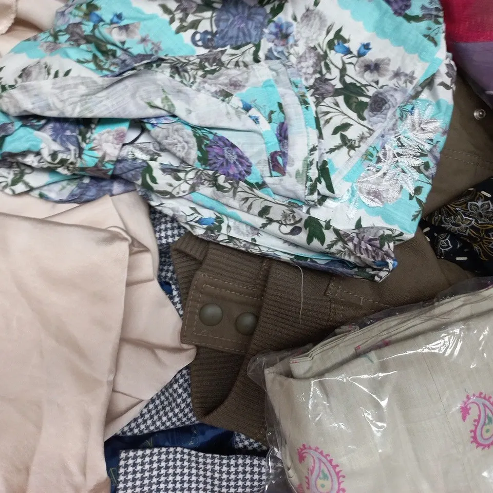 APPROXIMATELY 20 ASSORTED CLOTHING AND FASHION PRODUCTS IN VARIOUS STYLES AND SIZES - COLLECTION ONLY