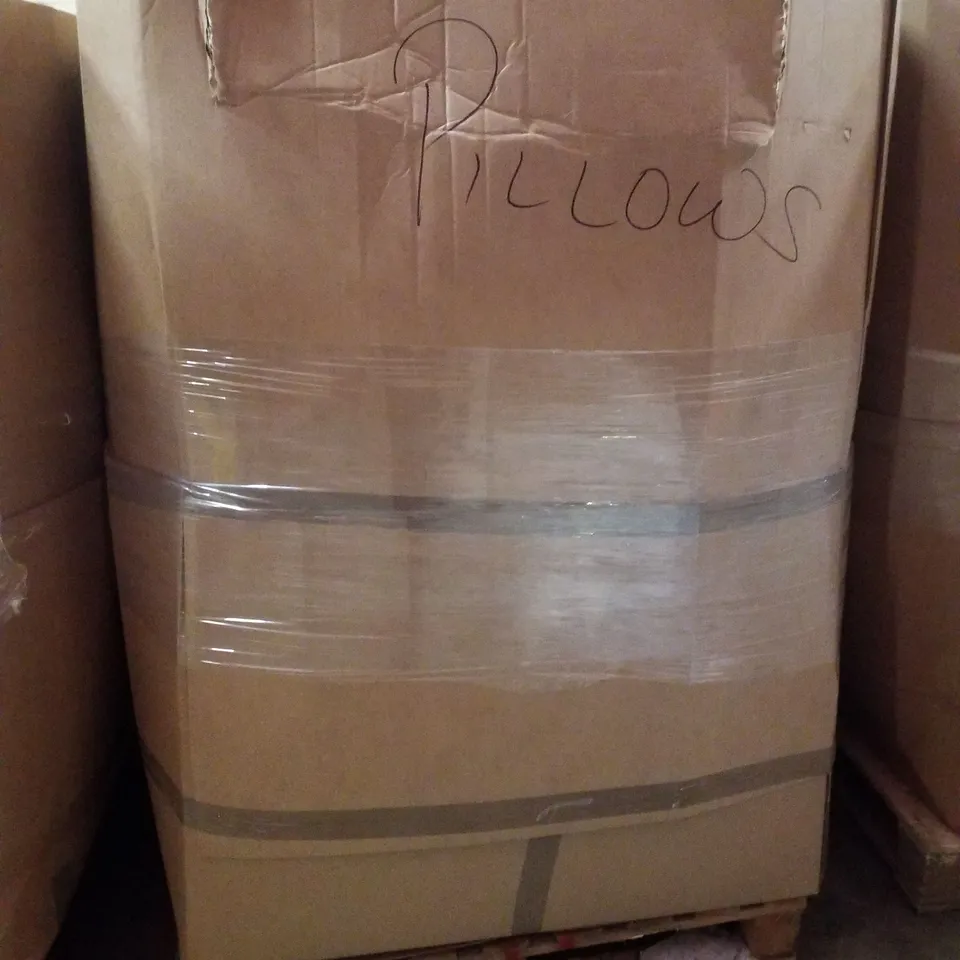 PALLET CONTAINING ASSORTED PILLOWS & CUSHIONS 