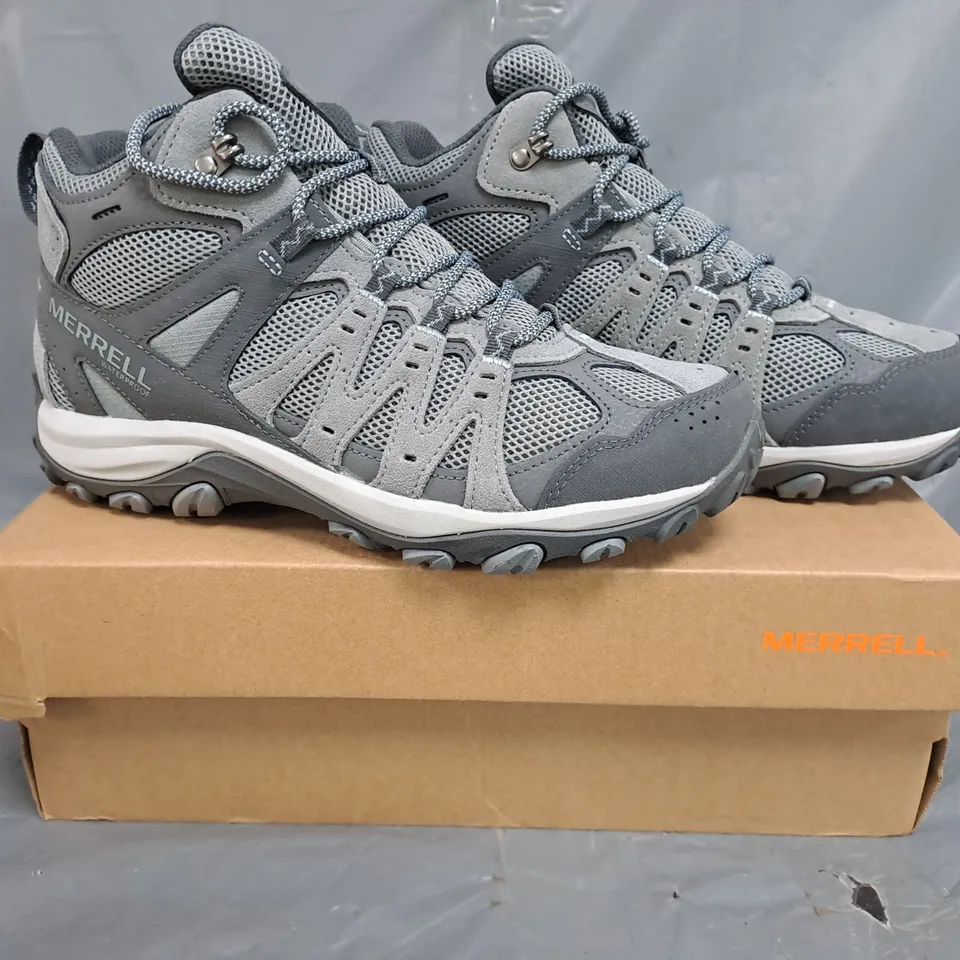 BOXED PAIR OF MERRELL ACCENTOR 3 MID SHOES IN GREY SIZE UK 6