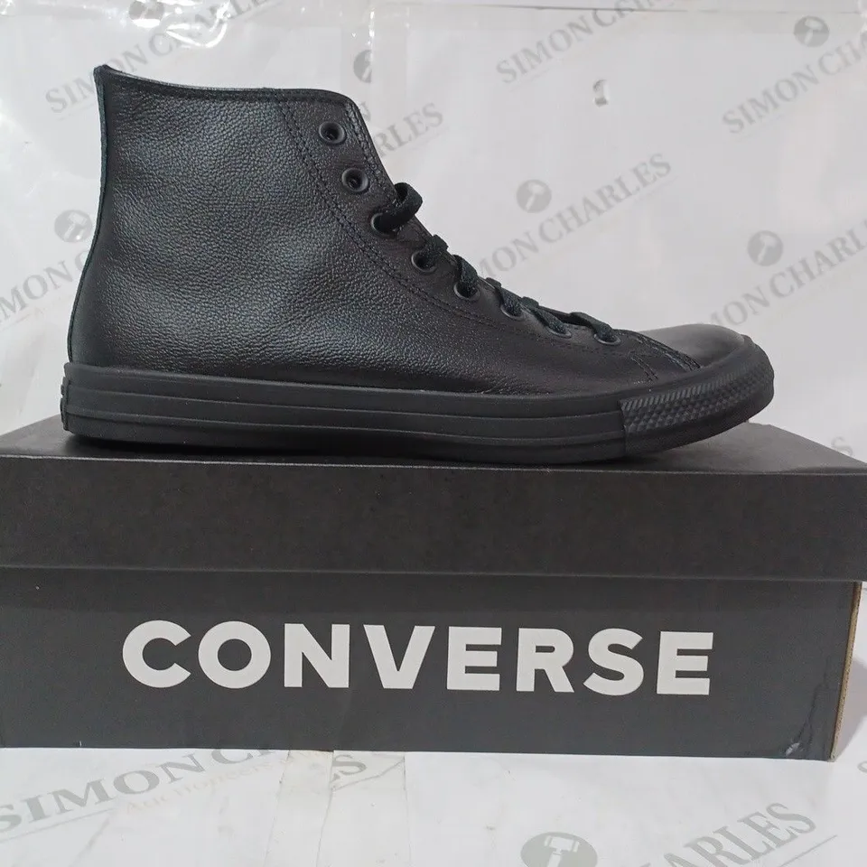 BOXED PAIR OF CONVERSE SHOES IN BLACK UK SIZE 10.5