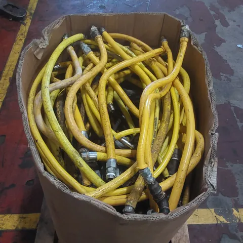 PALLET CONTAINING ASSORTED GAS HOSES