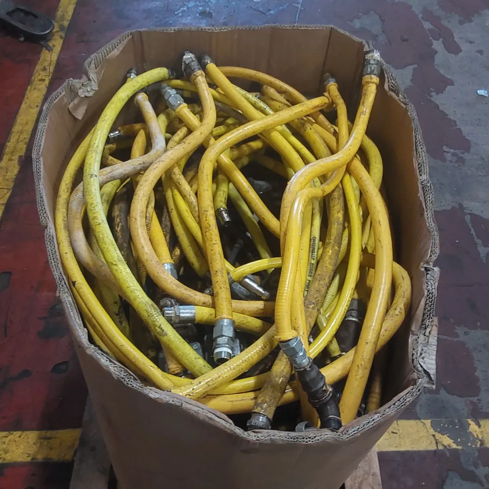 PALLET CONTAINING ASSORTED GAS HOSES