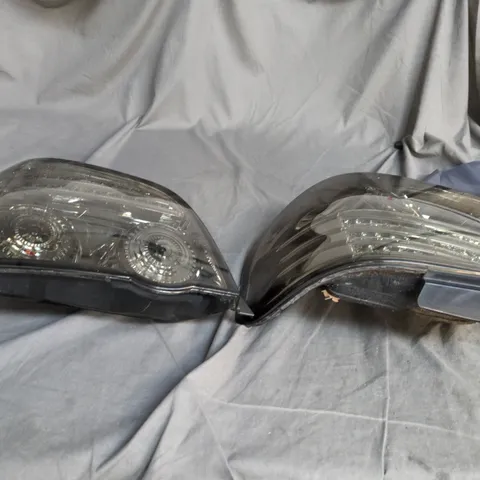 LOT OF 2 CAR HEADLIGHTS W21/5W 7443 CAR MODEL UNSPECIFIED
