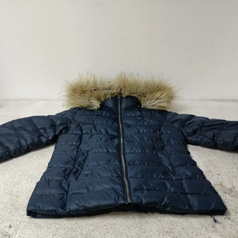 TOMMY JEANS NAVY PUFFER COAT WITH FUR TRIM HOOD – SIZE LARGE