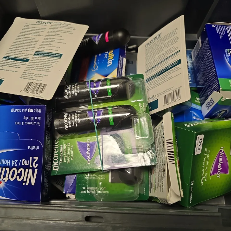 TOTE OF APPROXIMATELY 12 ASSORTED SMOKING AID ITEMS TO INCLUDE - NICORETTE GUM , NICOTINELL PATCH , NICORETTE MOUTHSPRAY ETC