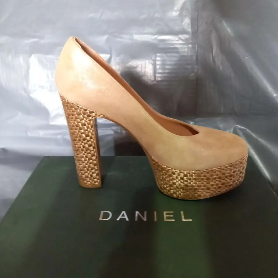 BOXED DANIEL IOWA PLATFORM COURT SIZE 37