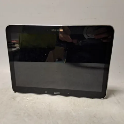 SAMSUNG SM-T530 TABLET