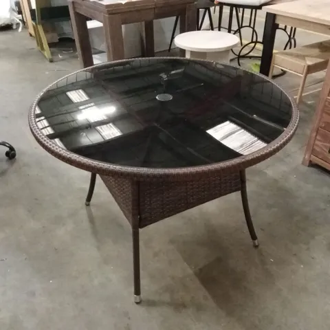 OUTDOOR GARDEN AND PATIO ROUND TABLE WITH GLASS TOP