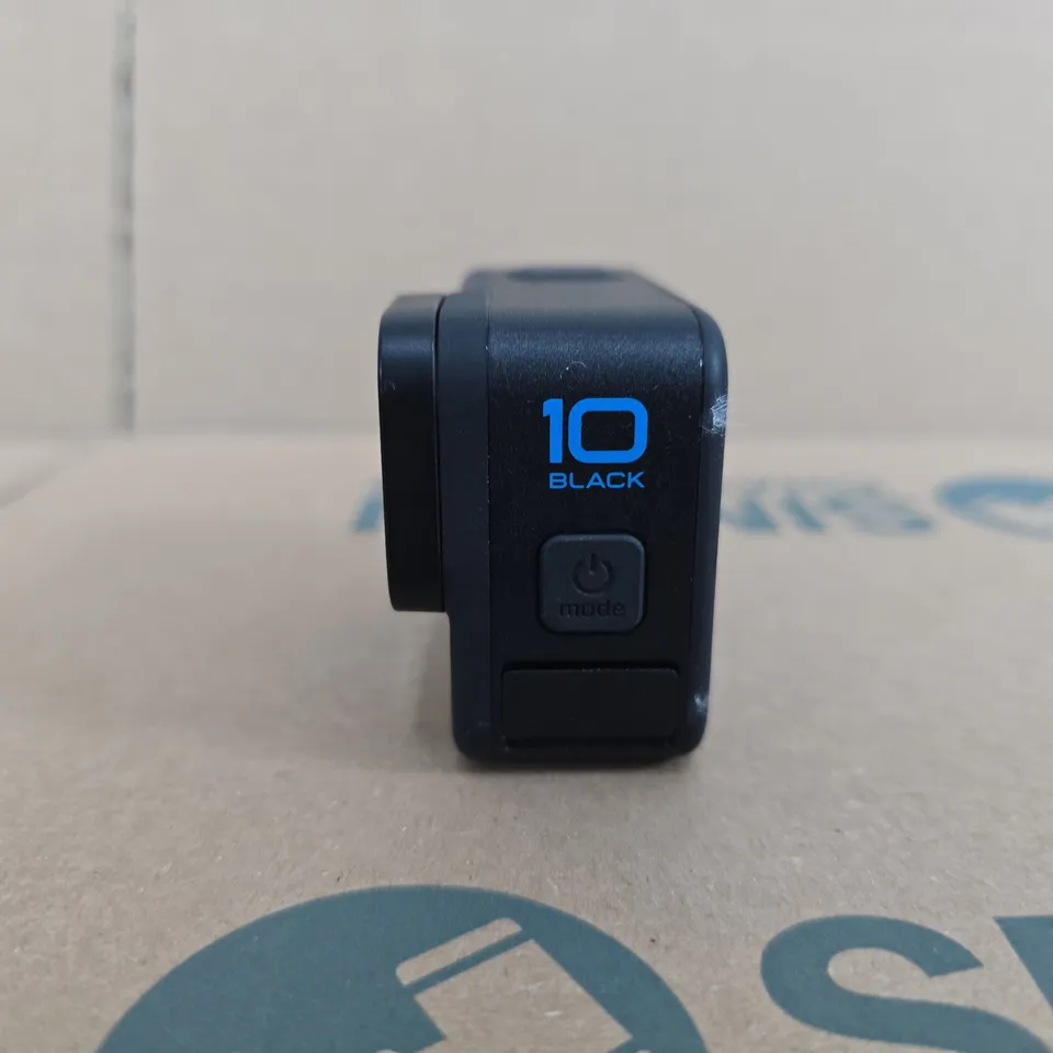 GOPRO HERO10 BLACK ACTION CAMERA IN CASE