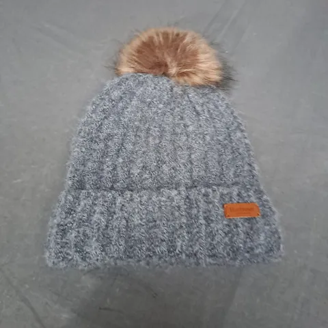 BARBOUR WOOLY BEANIE IN GREY