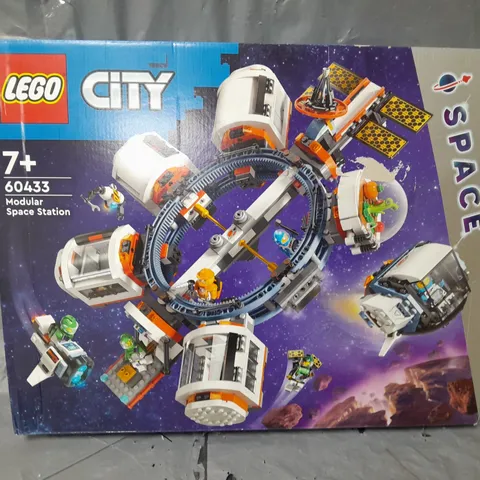 BOXED LEGO CITY SPACE MODULAR SPACE STATION - 60433