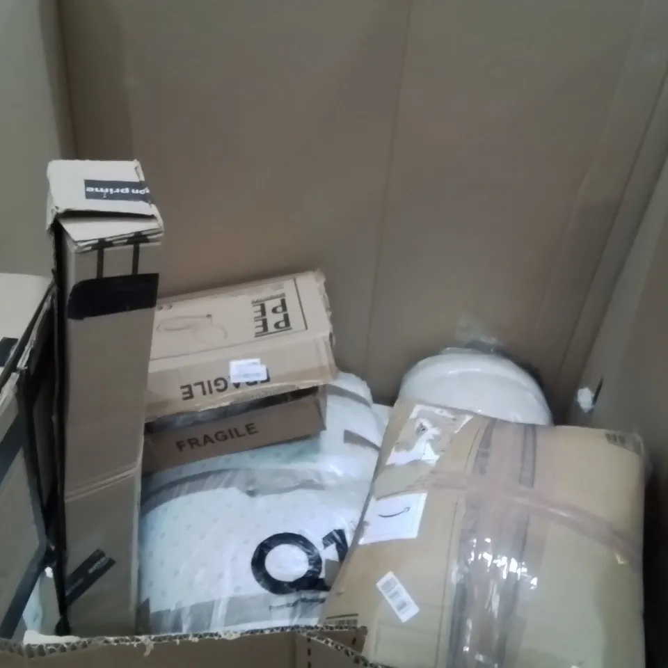 PALLET OF ASSORTED HOUSEHOLD GOODS AND PRODUCTS TO INCLUDE;MAT,CEILING FAN WITH LIGHT,BLENDER 