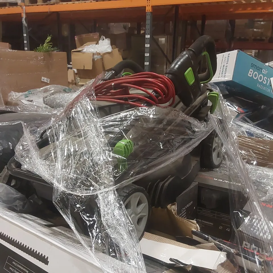 PALLET CONTAINING A LARGE QUANTITY OF GARDEN TOOLS AND OTHER ASSORTED ITEMS INCLUDING: LAWN MOWER, POWERWORKS HEDGE TRIMMERS ECT