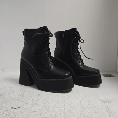 BOXED PAIR OF SEDAI PLATFORM BLOCK HEEL ANKLE BOOTS IN BLACK SIZE 6
