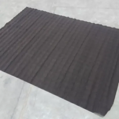 QUALITY DESIGNER AREA RUG - APPROXIMATELY 225X160CM