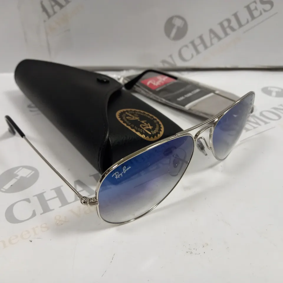 PAIR OF RAYBAN GLASSES IN CASE