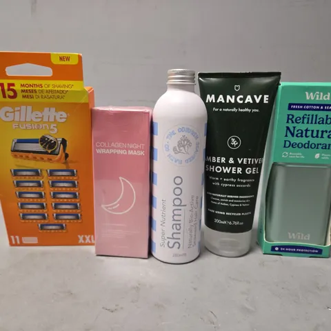 APPROXIMATELY 12 ASSORTED HEALTH & BEAUTY ITEMS TO INCLUDE - GILLETTE FUSION 5 , MANCAVE SHOWER GEL , WILD REFILLABLE NATURE DEODORANT ETC