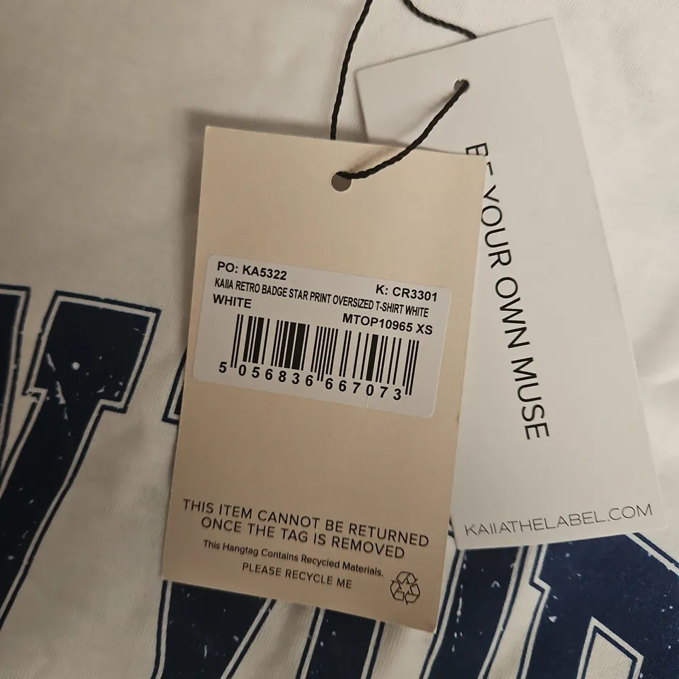 KAIA RETRO BADGE STAR PRINT OVERSIZED T-SHIRT – WHITE, UK XS