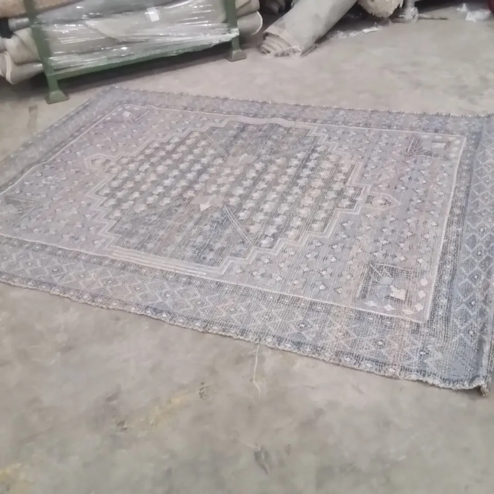 QUALITY DESIGNER AREA RUG - APPROXIMATELY 230X160CM