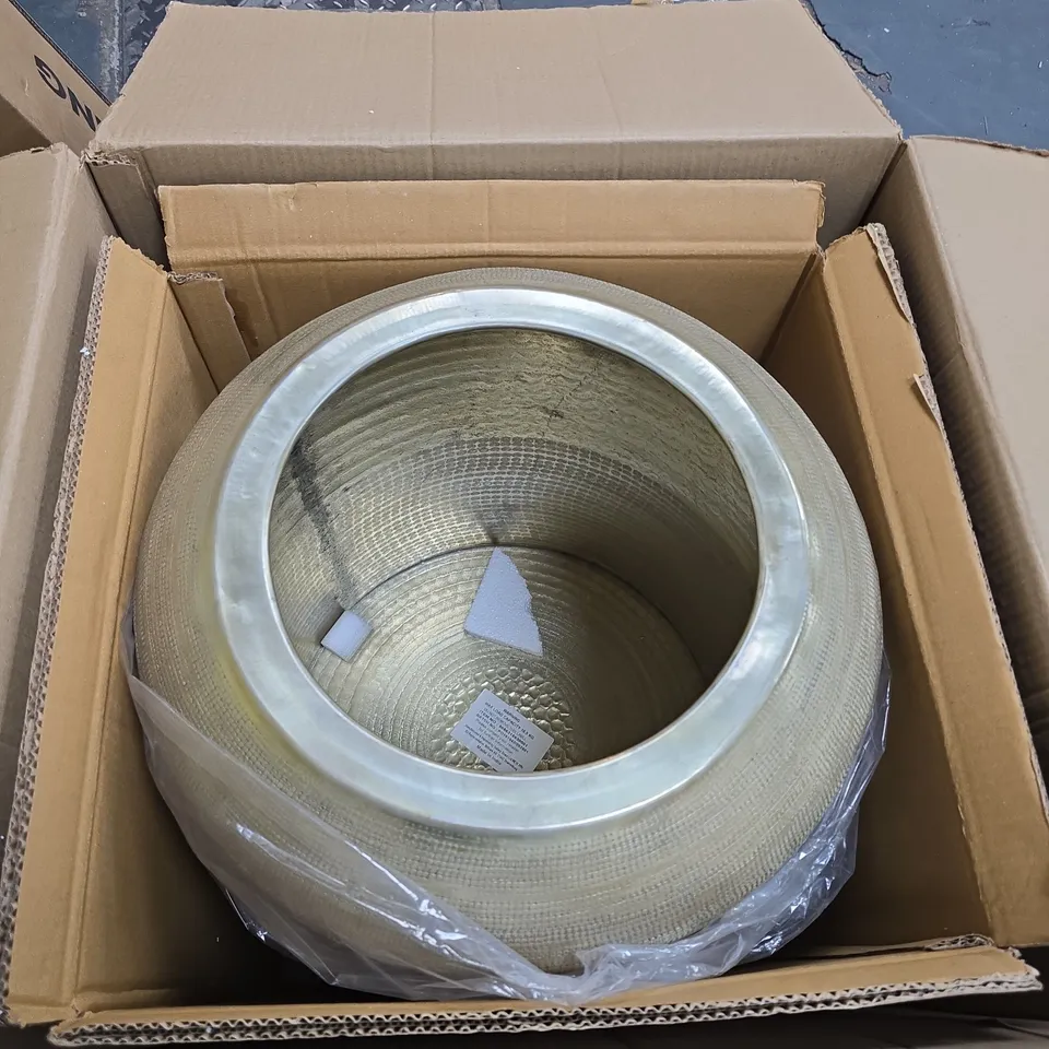 LARGE GOLD EFFECT DECORATIVE POT