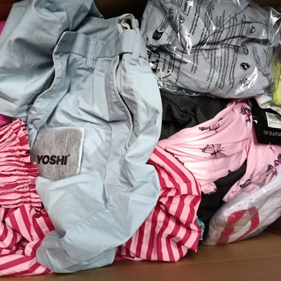APPROXIMATELY 30 ASSORTED CLOTHING ITEMS IN VARIOUS SIZES, STYLES & COLOURS TO INCLUDE BRANDS SUCH AS YOSHI, TU, LION ETC - COLLECTION ONLY