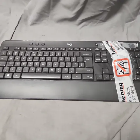 LOGITECH K540 WIRELESS KEYBOARD WITH MOUSE 
