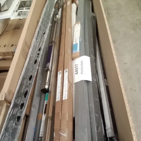 CRATE OF DECKING & BATHROOM ACCESSORIES