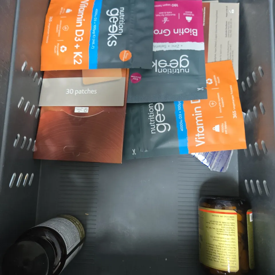 APPROXIMATELY 10 ASSORTED VITAMIN/HEALTH AID PRODUCTS TO INCLUDE COPPER PATCH, BIOTIN GROWTH, TURMERIC ETC 