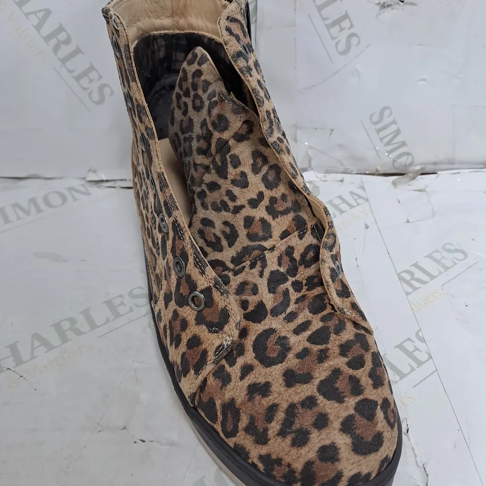 ADEESO LEOPARD STYLE BOOTS SIZE 39