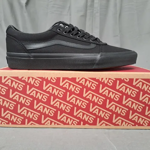 BOXED PAIR OF VANS WARD SHOES IN BLACK UK SIZE 9.5