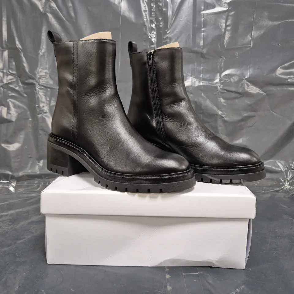 BOXED PAIR OF DUNE 484 POSSESSIVE BOOTS IN BLACK SIZE 5