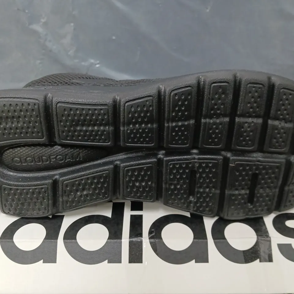 BOXED ADIDAS WOMENS CLOUDFOAM COMFY TRAINERS IN BLACK - SIZE 6