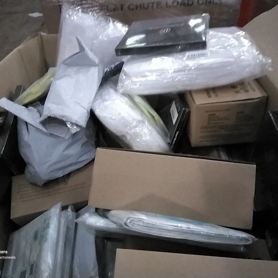 PALLET OF ASSORTED ITEMS INCLUDING,  HAND HELD GAFMET STEAMERS, ENGLISH FLAG BUNTING, SCREEN PROTECTORS, ICE CUBE MOULDS,