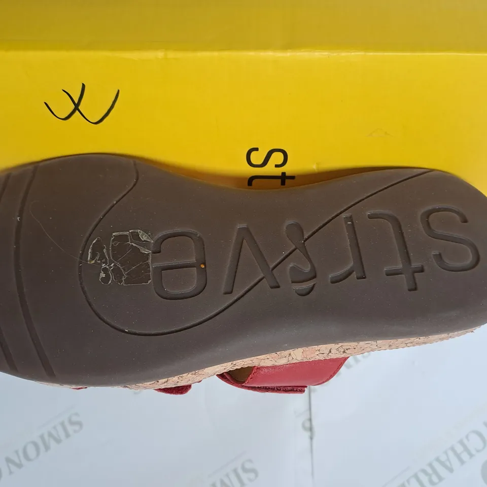 STRIVE SCARLET SAMOA SANDAL SIZE 6