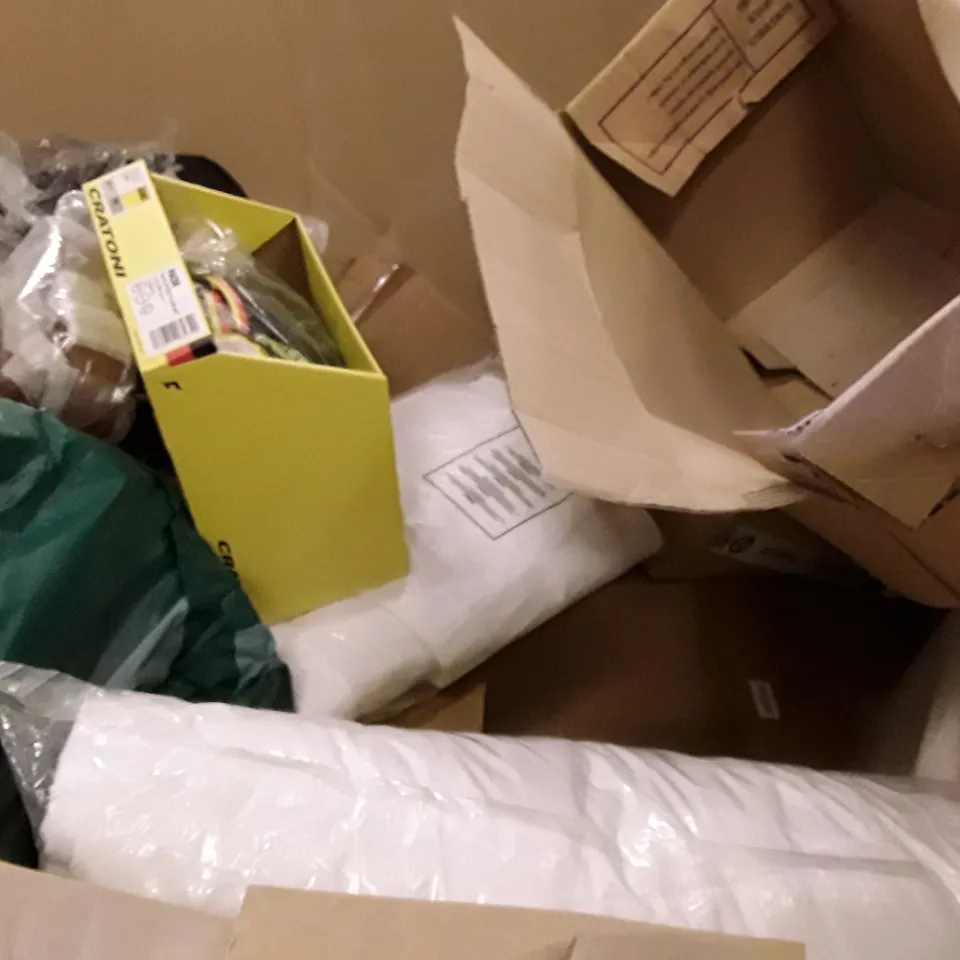 PALLET OF ASSORTED PRODUCTS INCLUDING ROTARY DEHUMIDIFIER, WALL MOUNTED MIRROR, CEILING FAN WITH LIGHT, OLARHIKE LUXURY AIR BED 