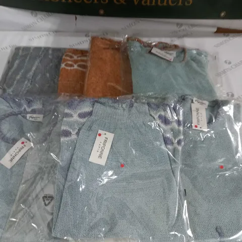 LOT OF 7 ASSORTED KNITWEAR CLOTHING ITEMS - VARIOUS SIZES