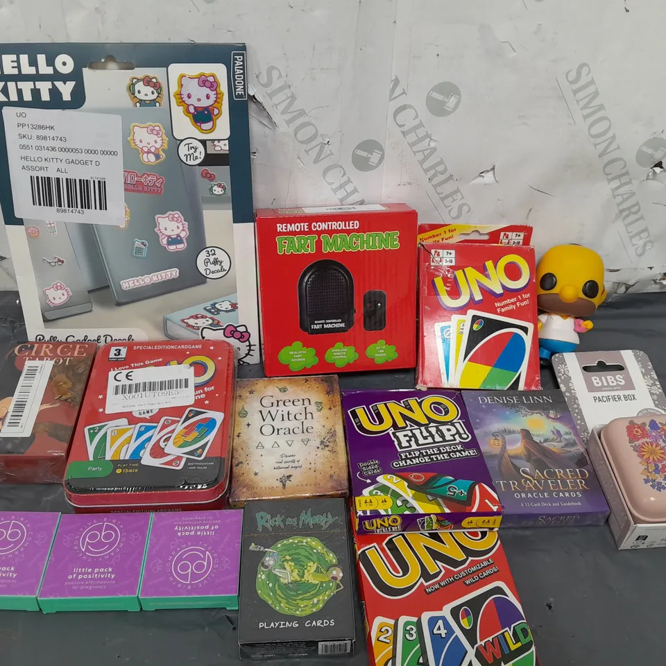 APPROXIMATELY 20 ASSORTED TOYS & GAMES PRODUCTS TO INCLUDE CARD GAMES, TAROT CARDS, FART MACHINE, ETC