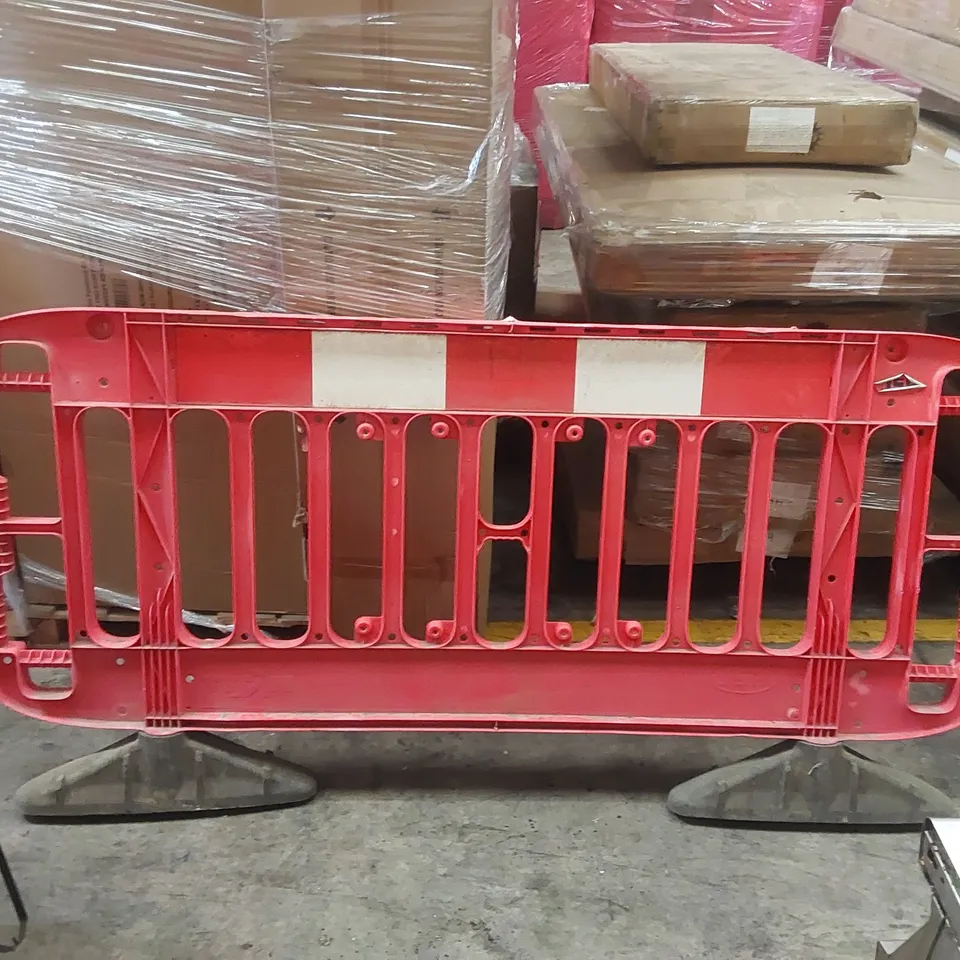 PLASTIC CROWD BARRIER 