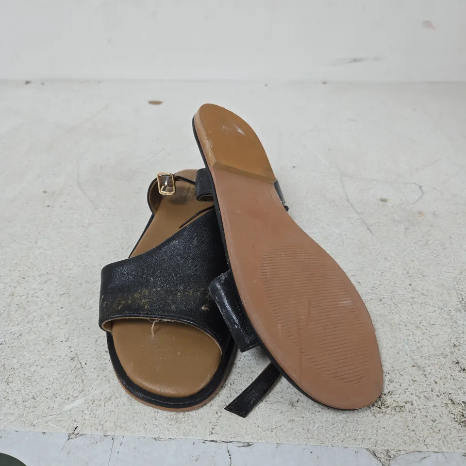 RUTH LANGFORD WOMEN'S BLACK LEATHER SANDALS WITH BUCKLE – PAIR EU SIZE 40